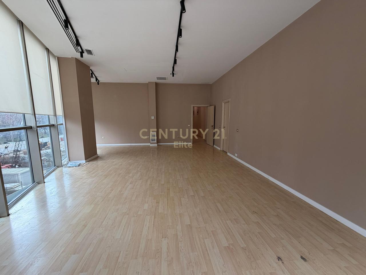 Office for Rent opposite the Police Directorate, Tirana - 1050€ | 50 m²