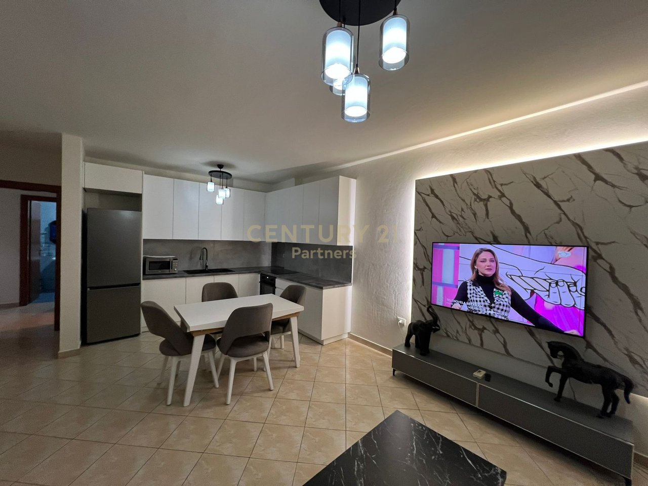 APARTAMENT 2+1+2 PËR QIRA – GLOBE, Ish Parku TIRANË