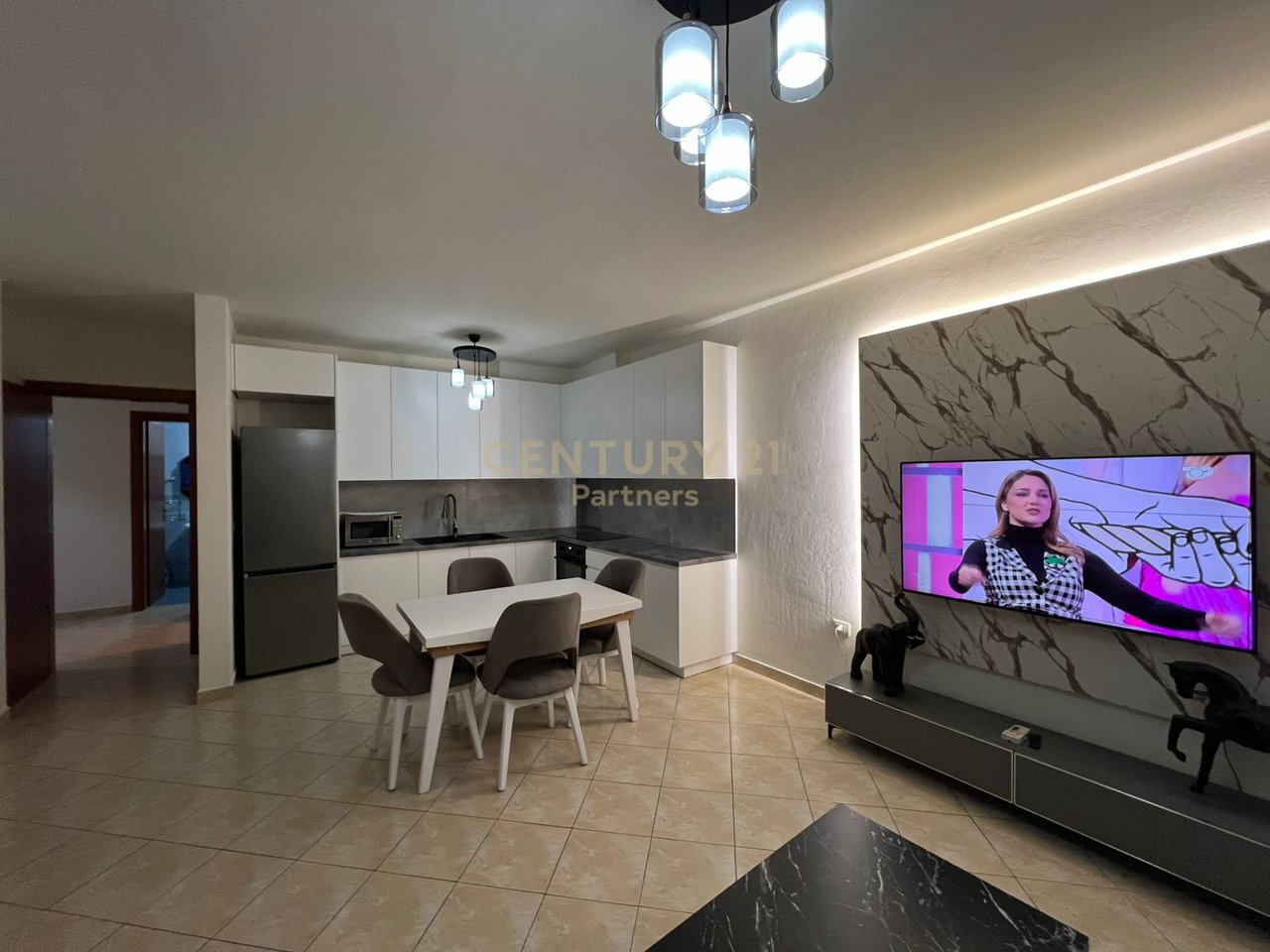 APARTAMENT 2+1+2 PËR QIRA – GLOBE, Ish Parku TIRANË