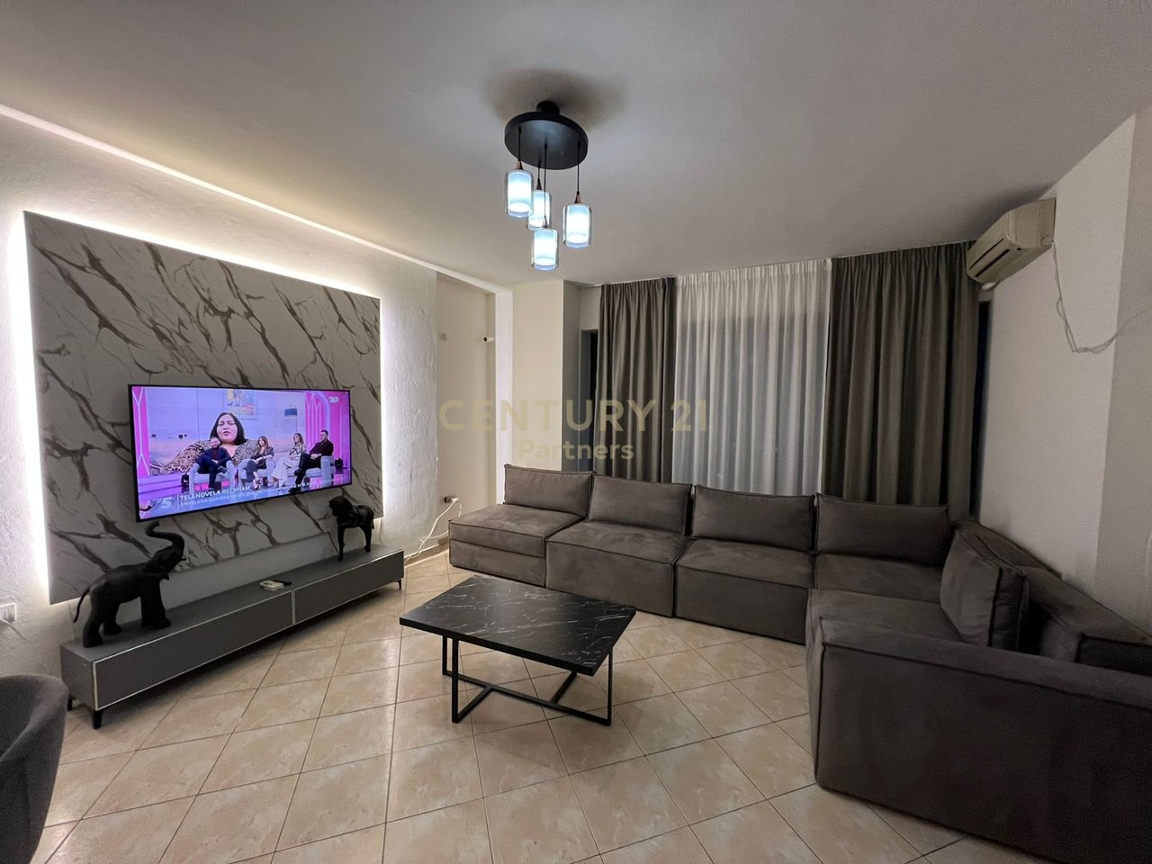 APARTAMENT 2+1+2 PËR QIRA – GLOBE, Ish Parku TIRANË