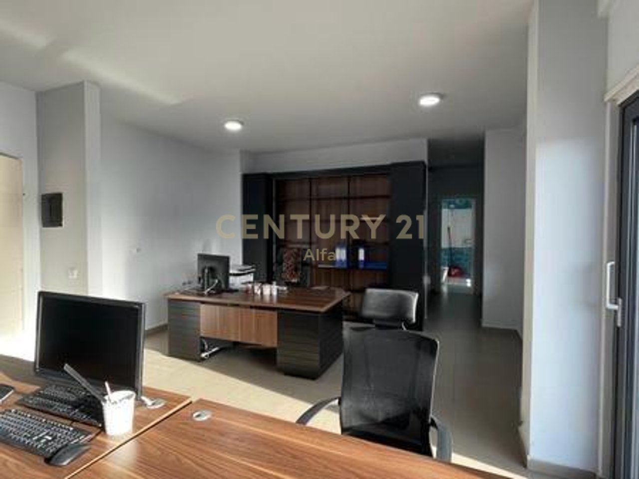 Jepet me qira ambient per zyra tek Zogu i Zi!