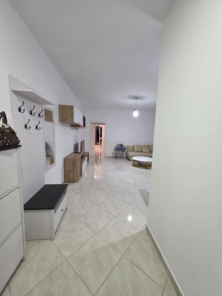 SHITET APARTAMENT 2+1+2 – SHKOZË, TIRANË
(Kompleksi TOM DOSHI)