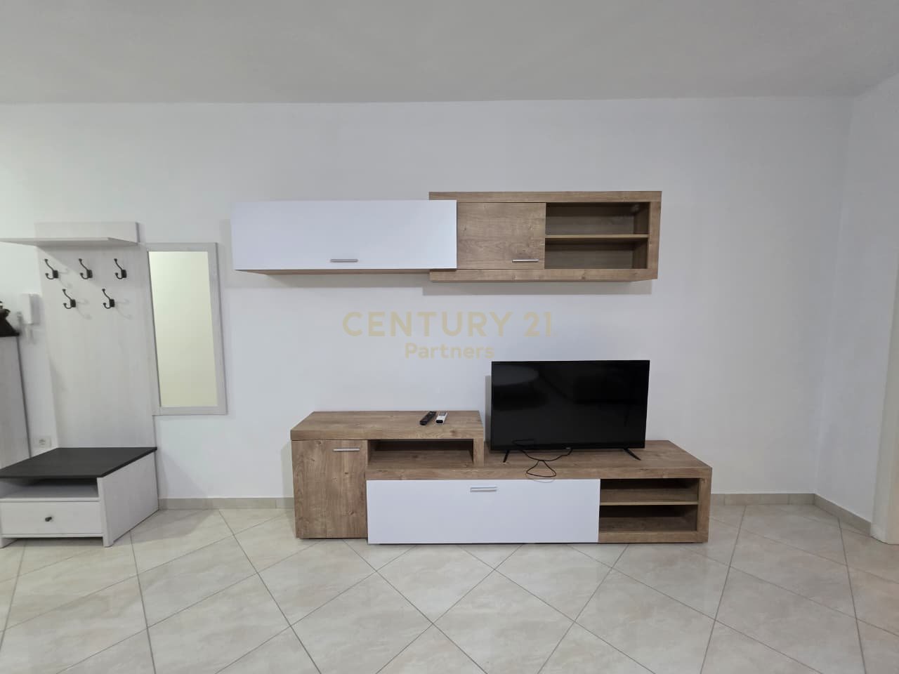 SHITET APARTAMENT 2+1+2 – SHKOZË, TIRANË
(Kompleksi TOM DOSHI)