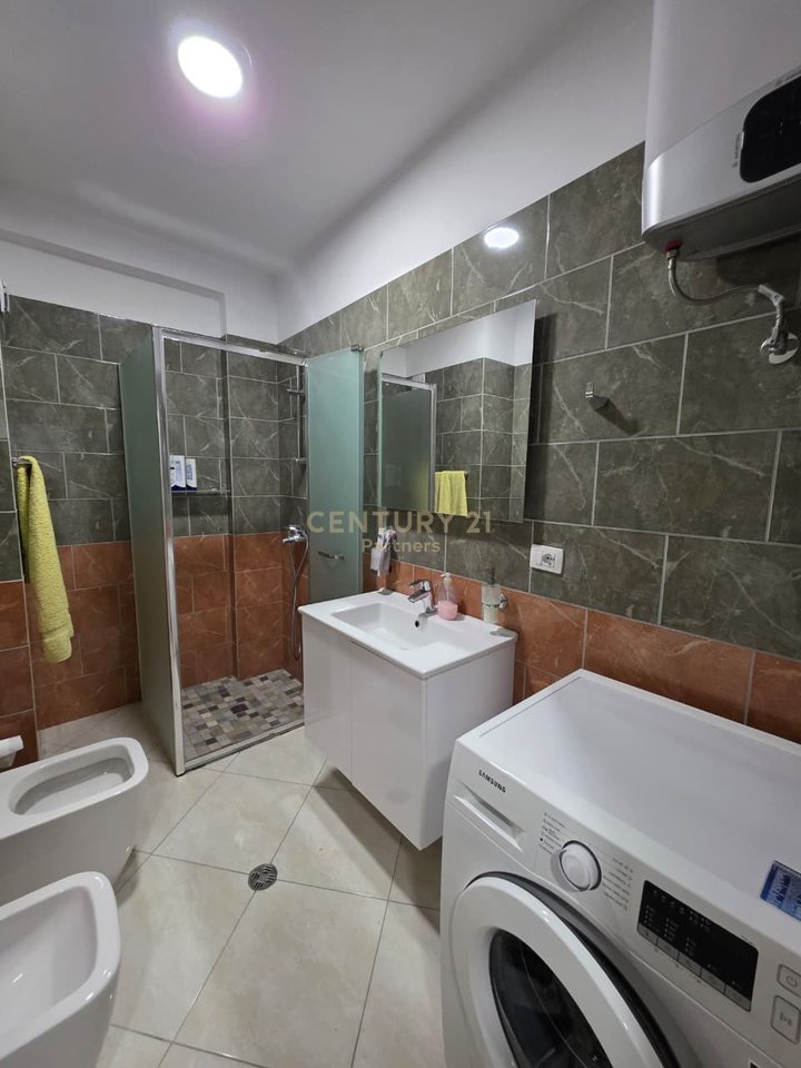 SHITET APARTAMENT 2+1+2 – SHKOZË, TIRANË
(Kompleksi TOM DOSHI)