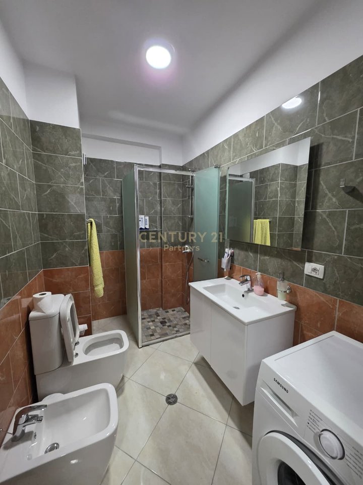 SHITET APARTAMENT 2+1+2 – SHKOZË, TIRANË
(Kompleksi TOM DOSHI)