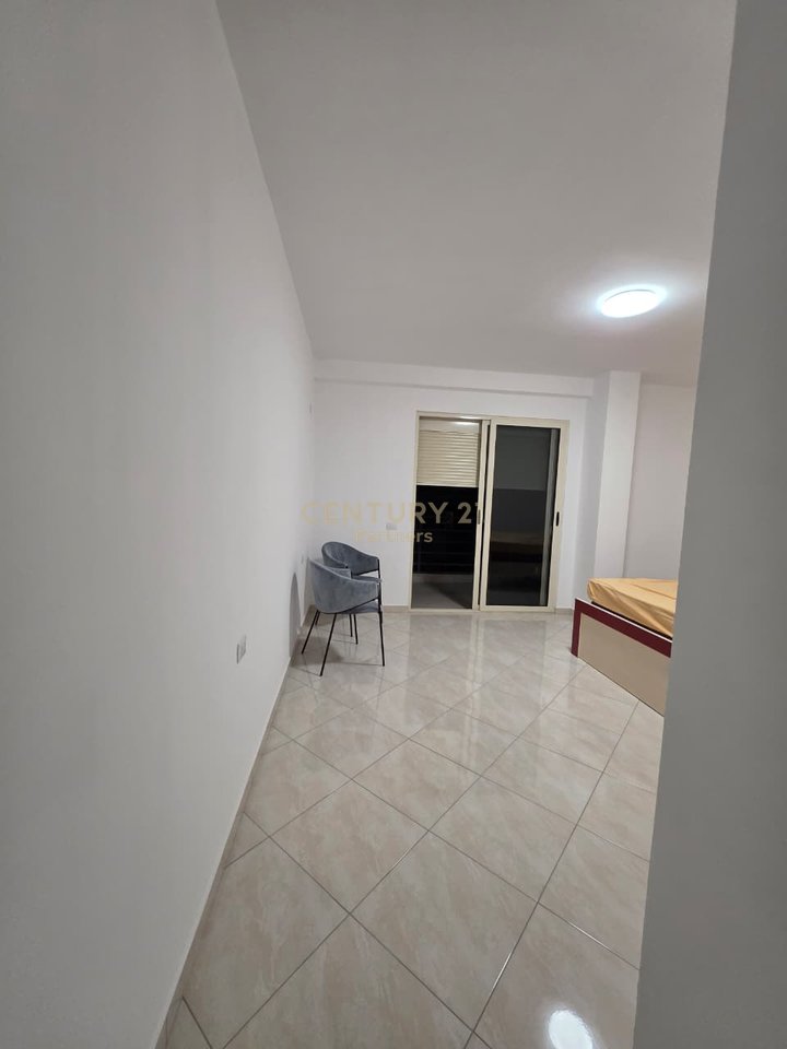 SHITET APARTAMENT 2+1+2 – SHKOZË, TIRANË
(Kompleksi TOM DOSHI)