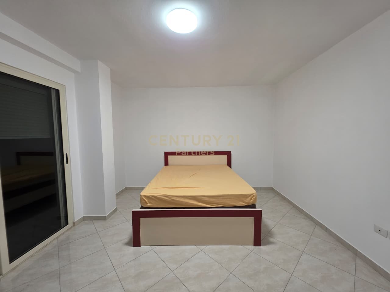 SHITET APARTAMENT 2+1+2 – SHKOZË, TIRANË
(Kompleksi TOM DOSHI)