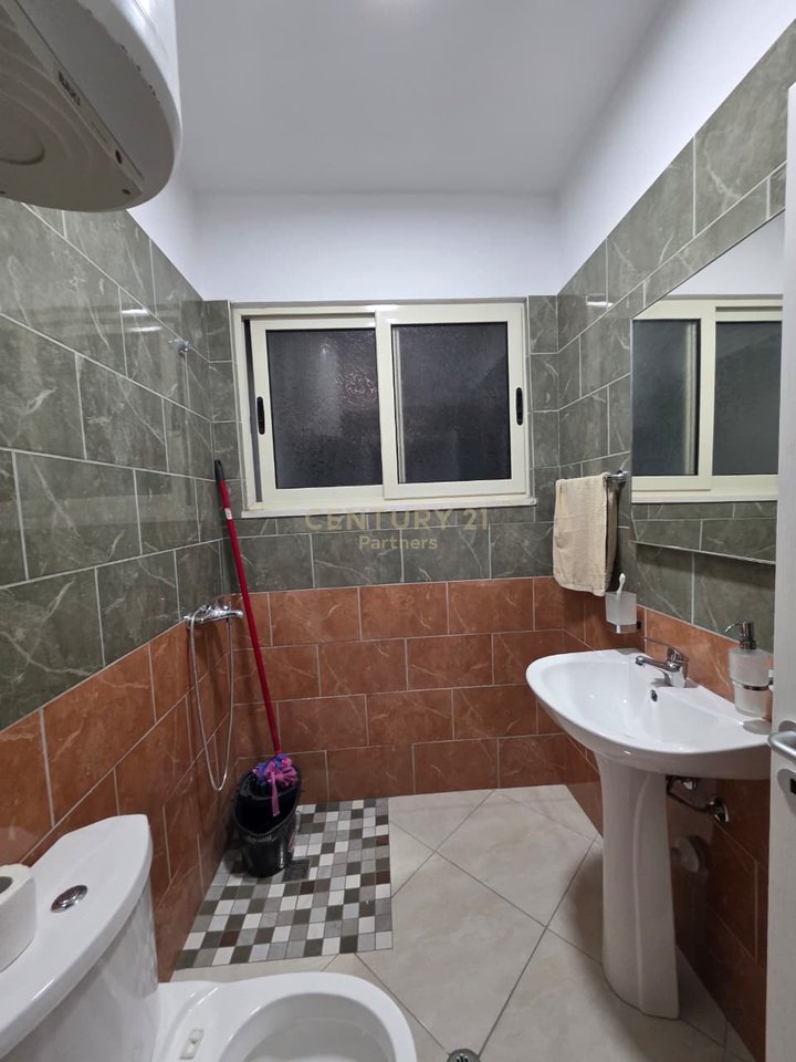 SHITET APARTAMENT 2+1+2 – SHKOZË, TIRANË
(Kompleksi TOM DOSHI)