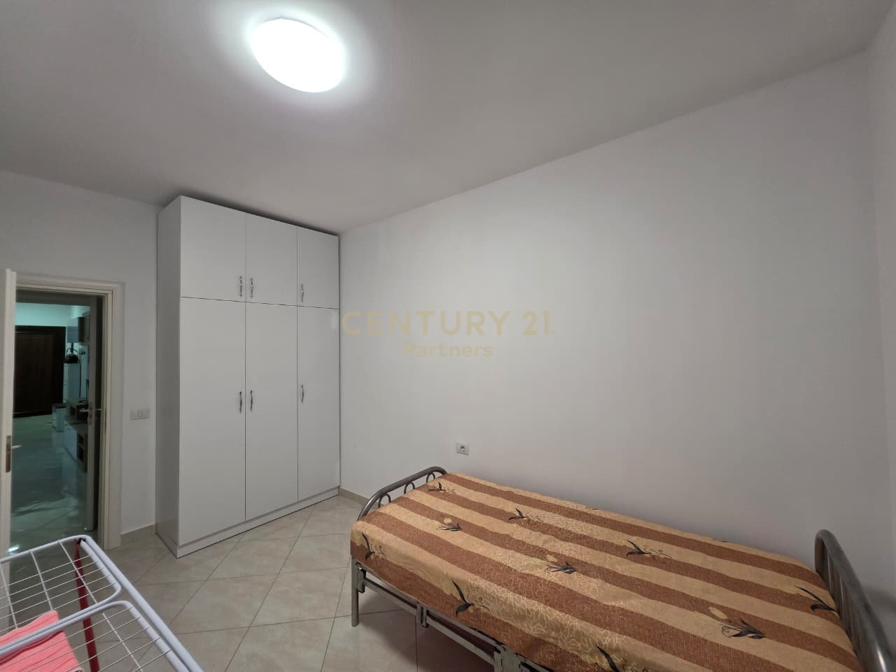 SHITET APARTAMENT 2+1+2 – SHKOZË, TIRANË
(Kompleksi TOM DOSHI)