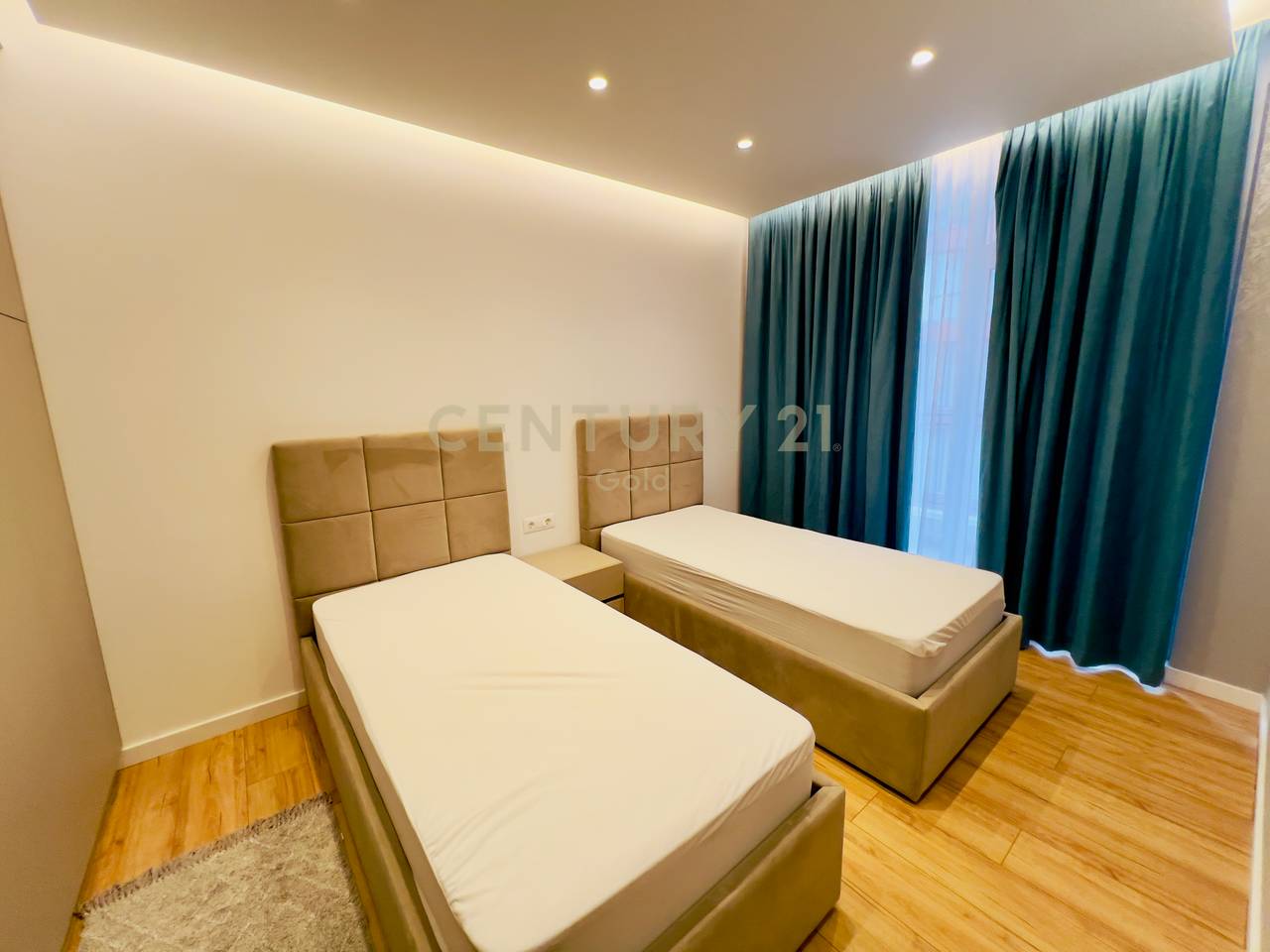 APARTAMENT  MODERN 2+1+2  TEK BULEVARDI I RI!