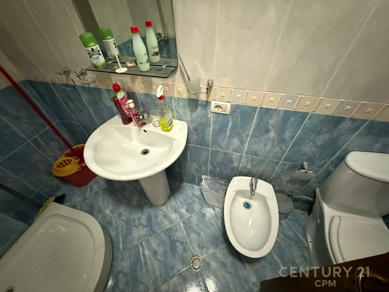 Apartament 2+1+2 Me Qira te Liqeni i Thatë, Colombo 2