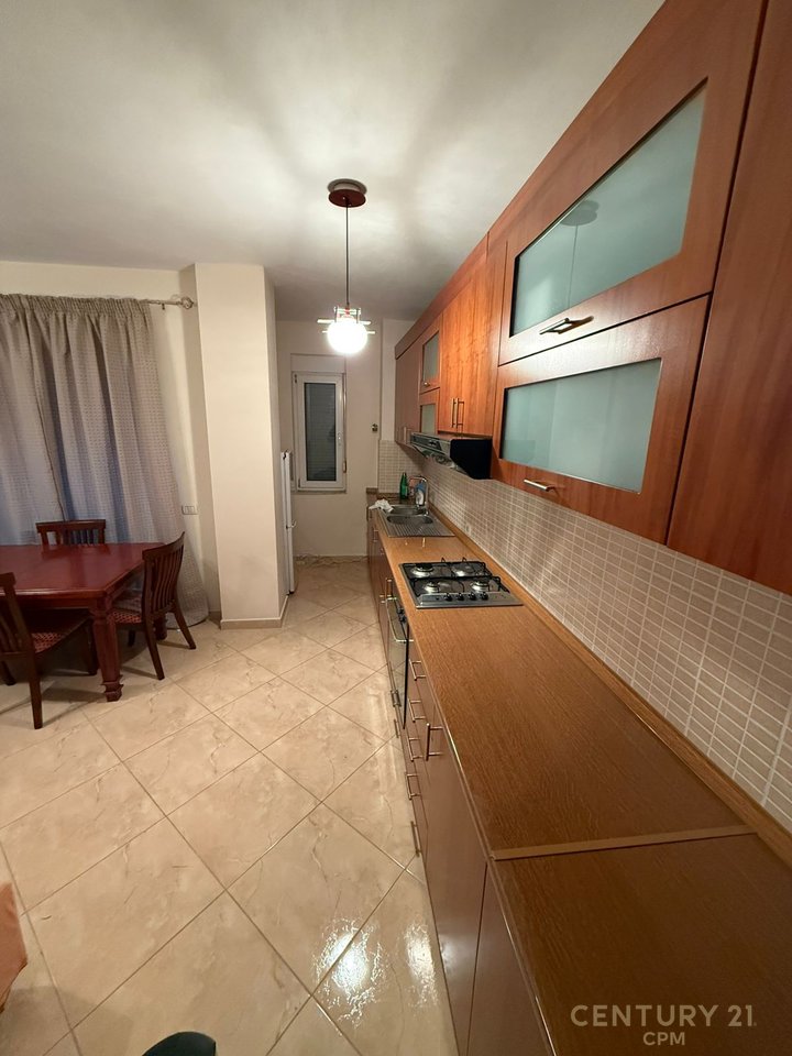 Apartament 2+1+2 Me Qira te Liqeni i Thatë, Colombo 2