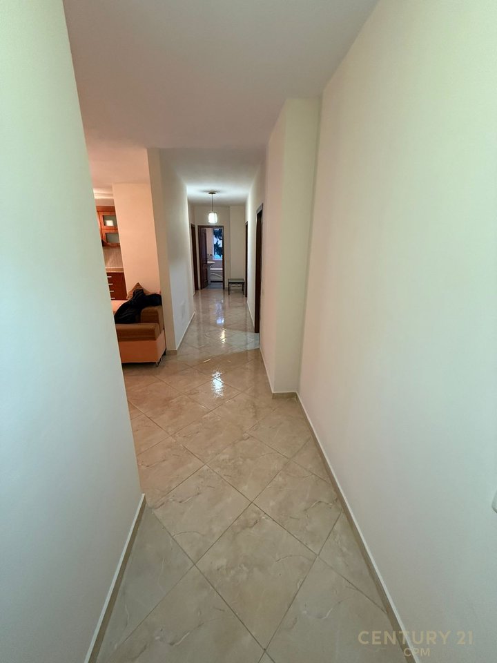 Apartament 2+1+2 Me Qira te Liqeni i Thatë, Colombo 2