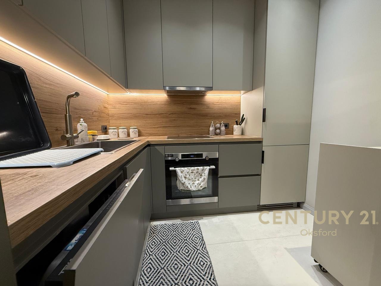 Jepet me qira apartament 1+1+post parkimi , tek Kompleksi "Deliorgji"!