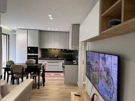 APARTAMENT ME QERA PRANE PAZARIT TE RI!