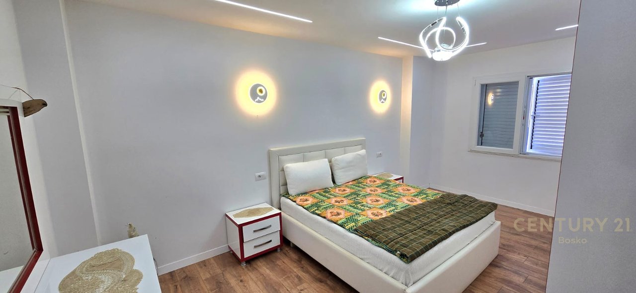 JEPET APARTAMEN 2+1 ME QIRA  PRANE SQUARE 21