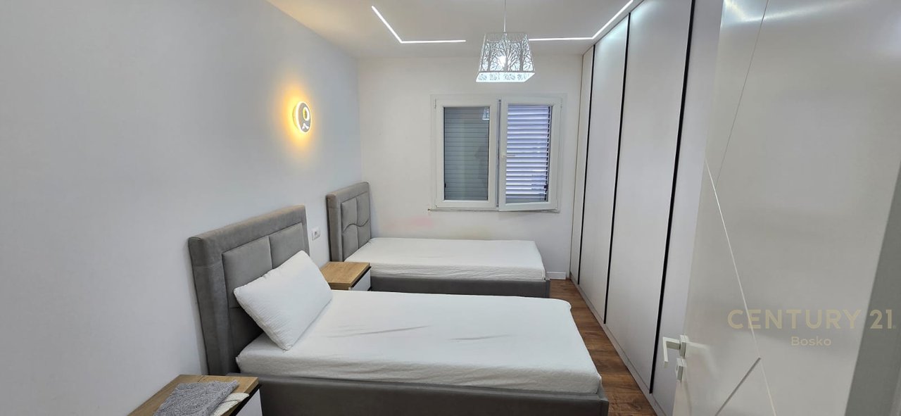 JEPET APARTAMEN 2+1 ME QIRA  PRANE SQUARE 21