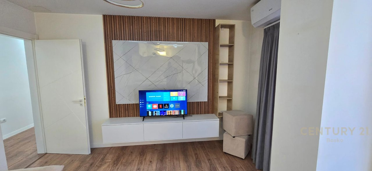 JEPET APARTAMEN 2+1 ME QIRA  PRANE SQUARE 21