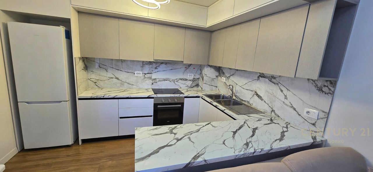 JEPET APARTAMEN 2+1 ME QIRA  PRANE SQUARE 21