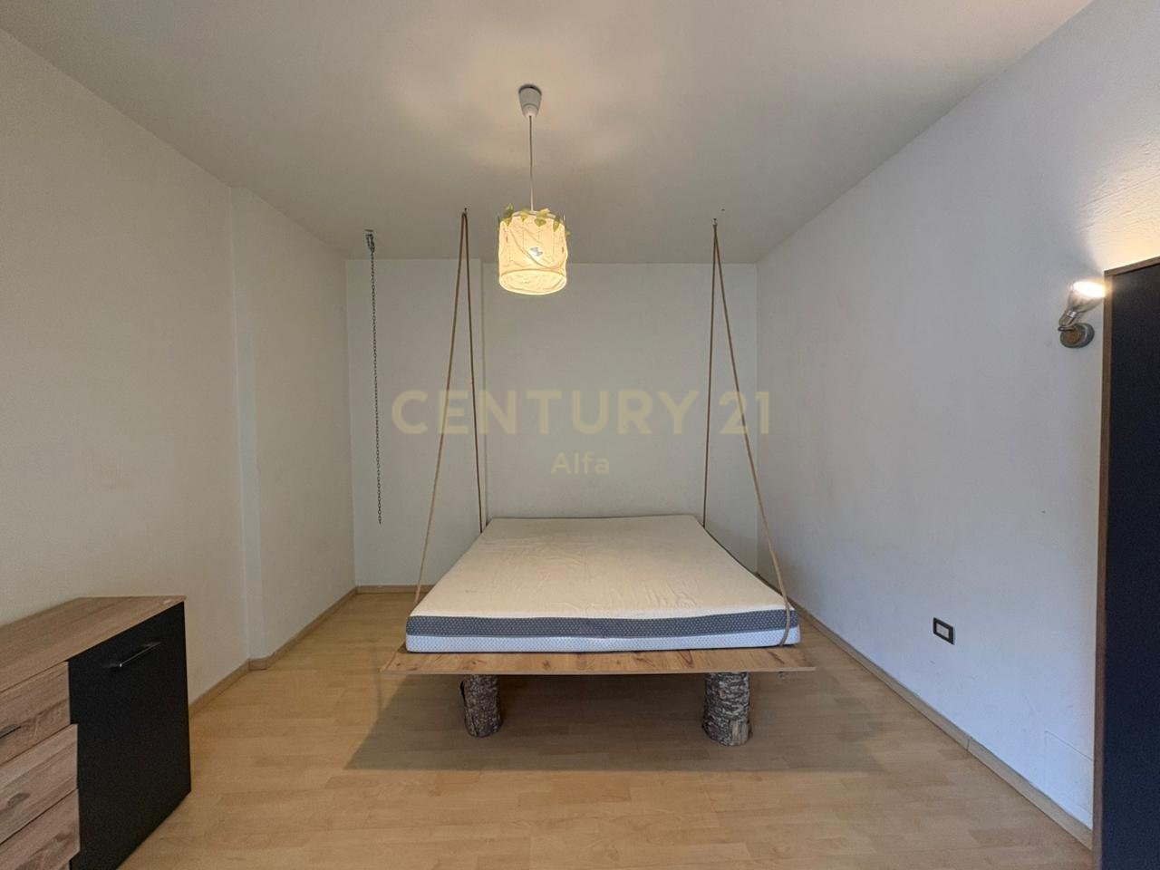 Shitet apartament 168 m2 tek Zogu i Zi!