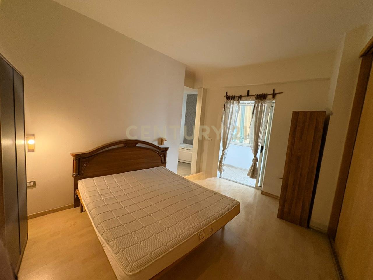 Shitet apartament 168 m2 tek Zogu i Zi!