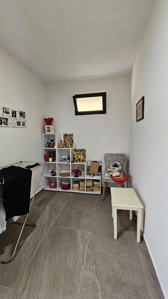 Casa a due piani Shesim in via Njazi Meka, vicino a Bar Palma!