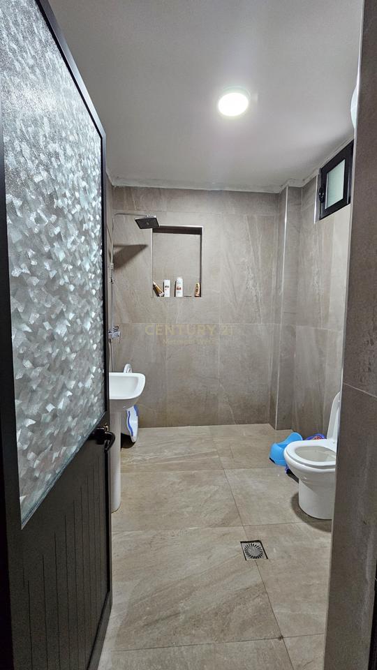 Casa a due piani Shesim in via Njazi Meka, vicino a Bar Palma!