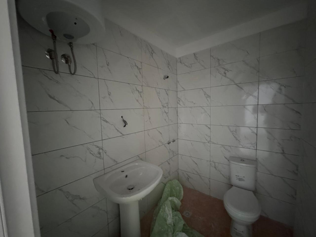 APARTAMENT 2+2 NE SHITJE PRANE SHESHIT TE FLAMURIT!