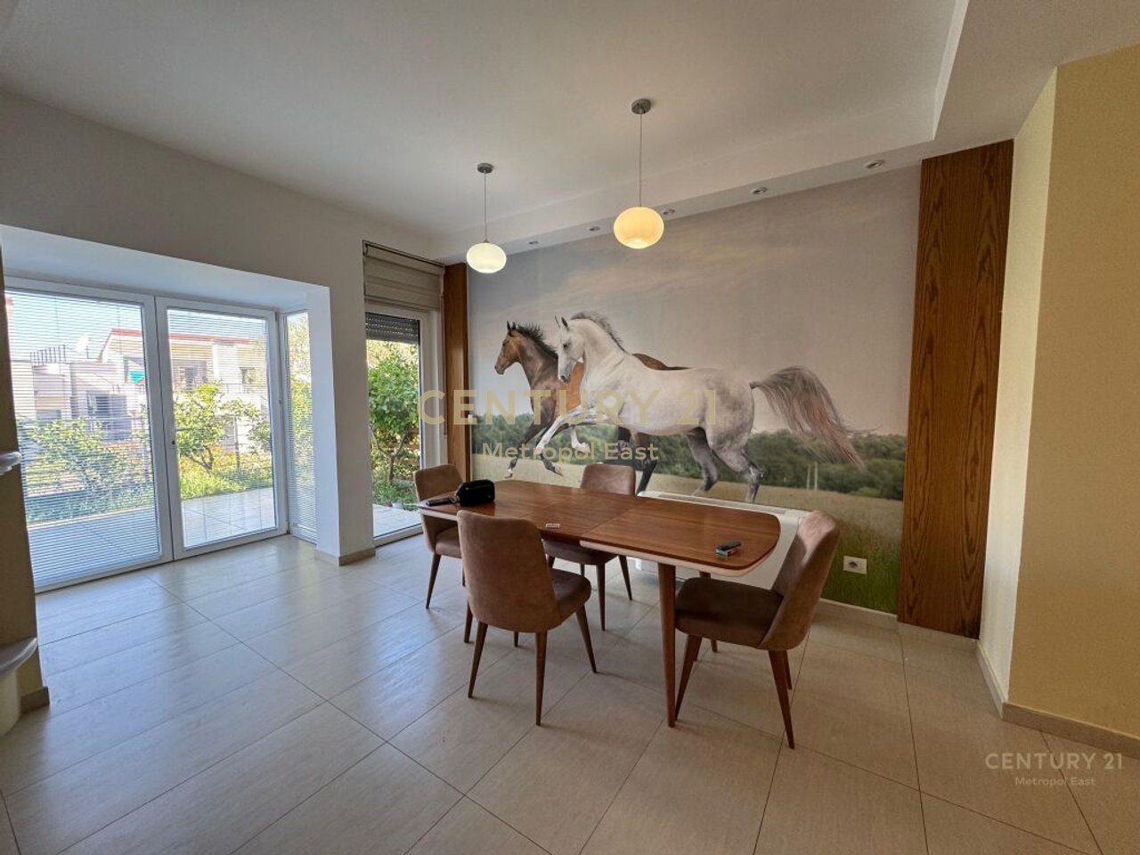 Shitet Vilë  në "Sunrise Residence", pranë TEG