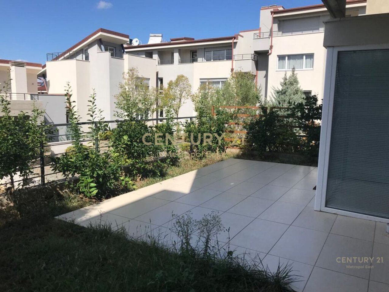 Shitet Vilë  në "Sunrise Residence", pranë TEG