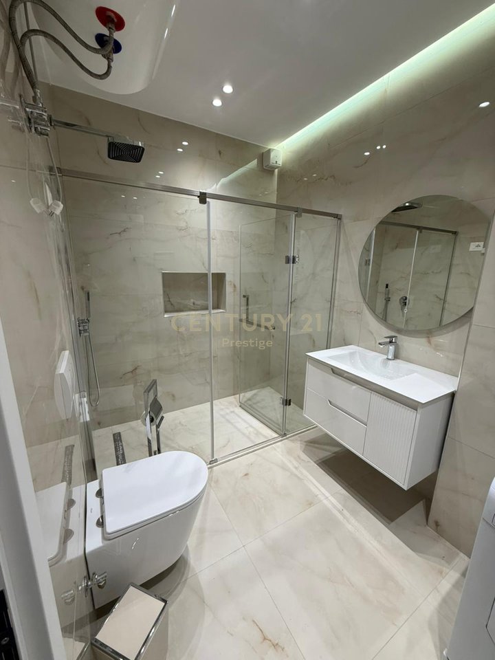 VILE ME QIRA, VENDOSUR NE ZONEN E XHAMLLIKUT, TIRANE!