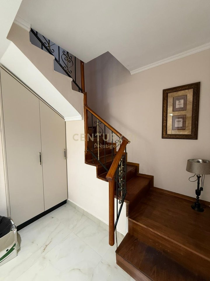 VILE ME QIRA, VENDOSUR NE ZONEN E XHAMLLIKUT, TIRANE!