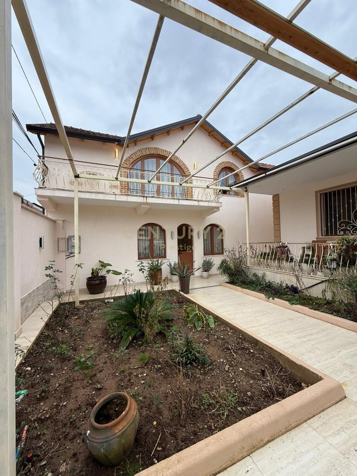 VILE ME QIRA, VENDOSUR NE ZONEN E XHAMLLIKUT, TIRANE!