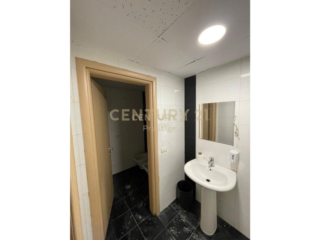 ROOM FOR RENT, NEAR UNIVERSITY BOOKSTORE, TIRANA!