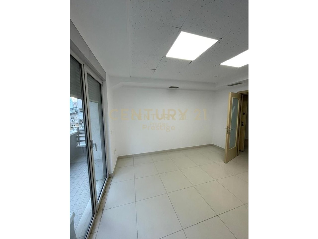 ROOM FOR RENT, NEAR UNIVERSITY BOOKSTORE, TIRANA!