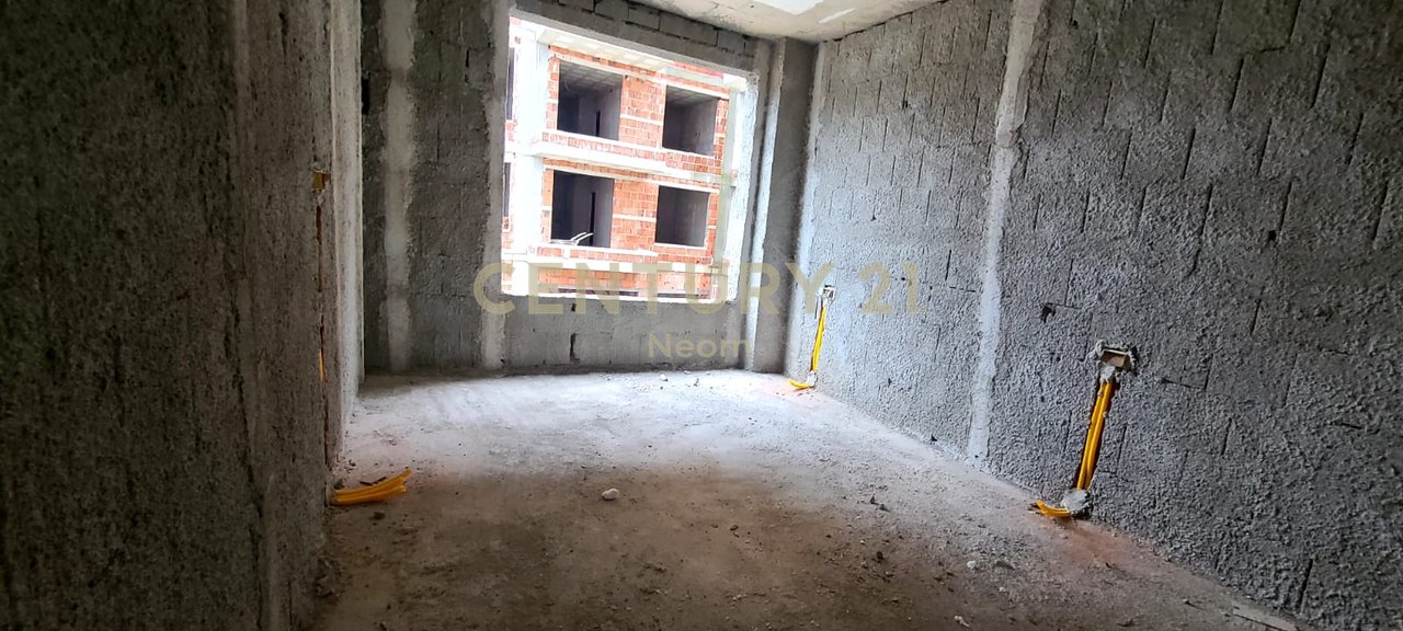 Shitet apartament 1+1+post parkimi  ne Qerret, ne Residencen Palm Paradise!