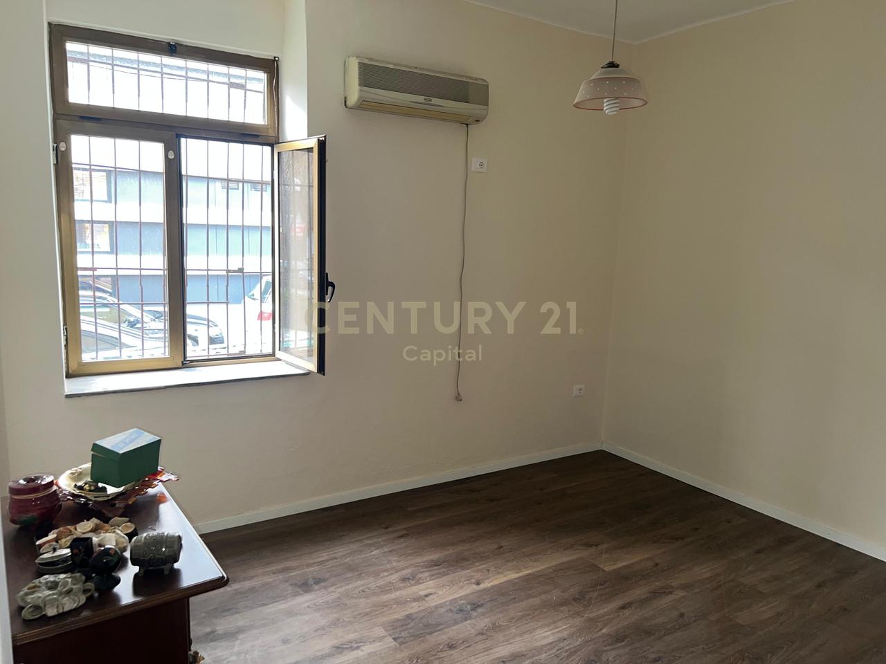 BUSINESS PREMISES FOR RENT – FLOOR 0, MAIN STREET, MAXIMUM VISIBILITY