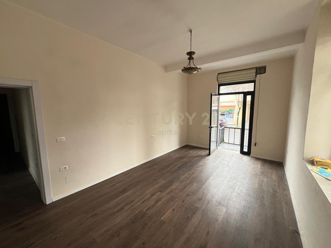 BUSINESS PREMISES FOR RENT – FLOOR 0, MAIN STREET, MAXIMUM VISIBILITY