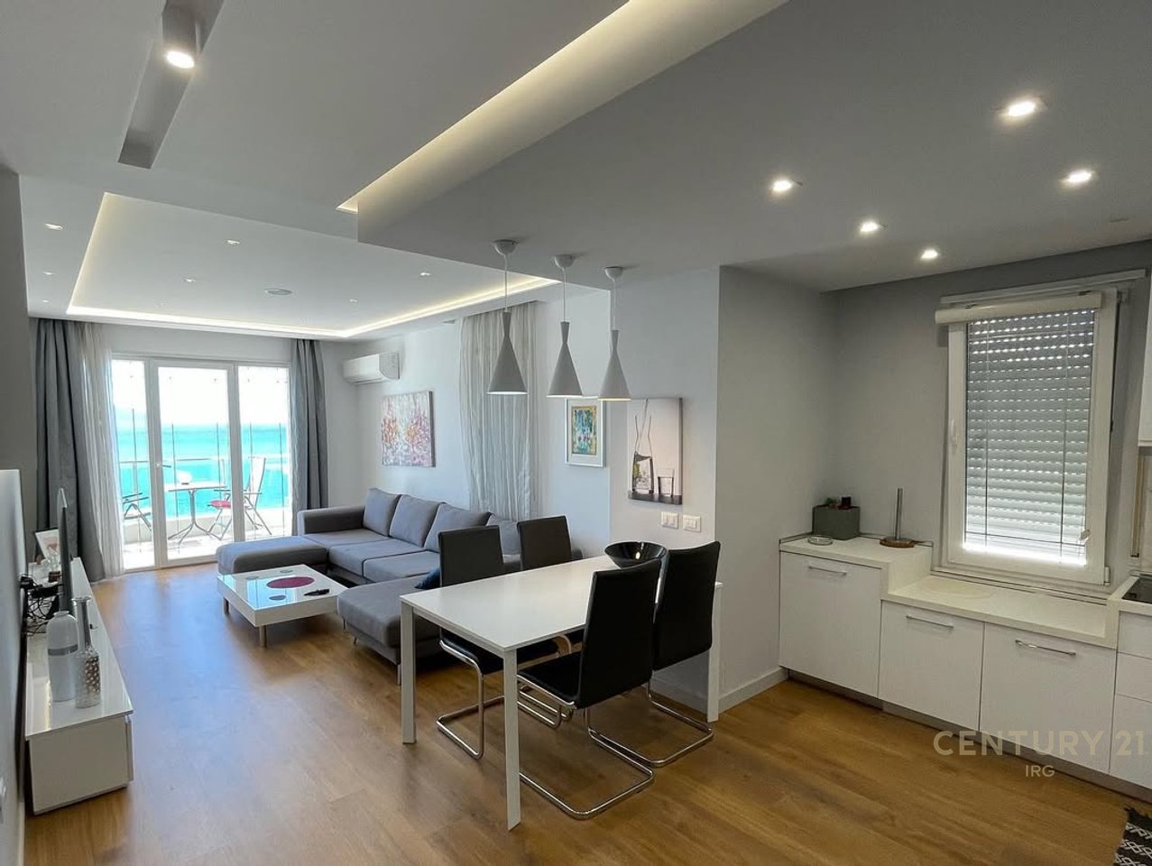 SHITET APARTAMENT 1+1 – VLORË
Pranë Marina Bay | Uji i Ftohtë
