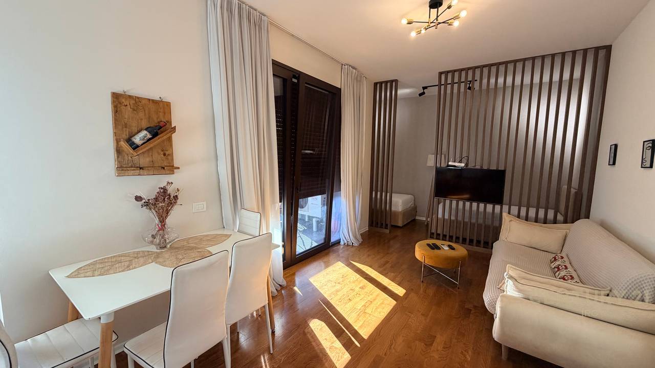 JEPET ME QIRA APARTAMENT 1+1 TEK RRUGA BARRIKADAVE !