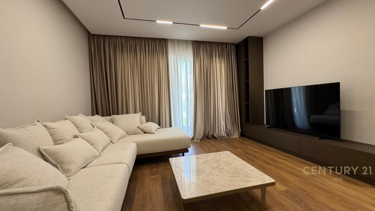 JEPET ME QIRA DUPLEKS ME POST PARKIMI TEK KODRA E DIELLIT  !