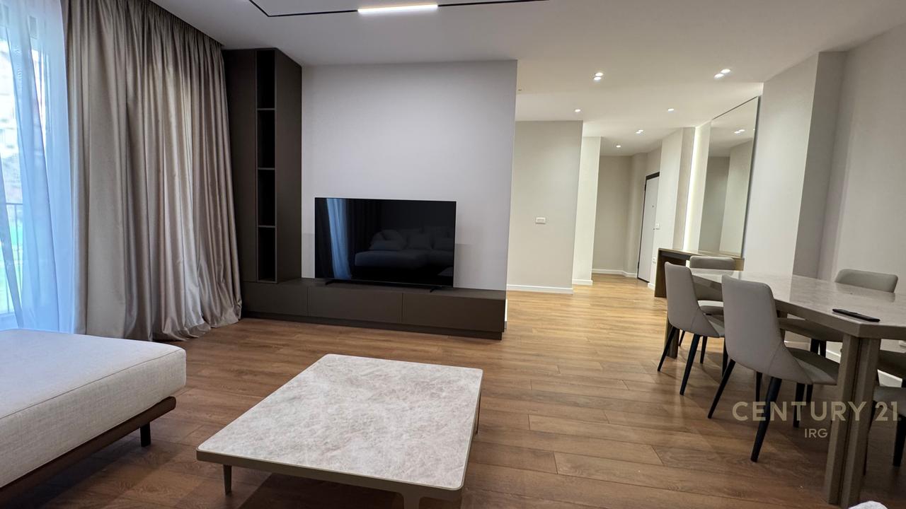 JEPET ME QIRA DUPLEKS ME POST PARKIMI TEK KODRA E DIELLIT  !