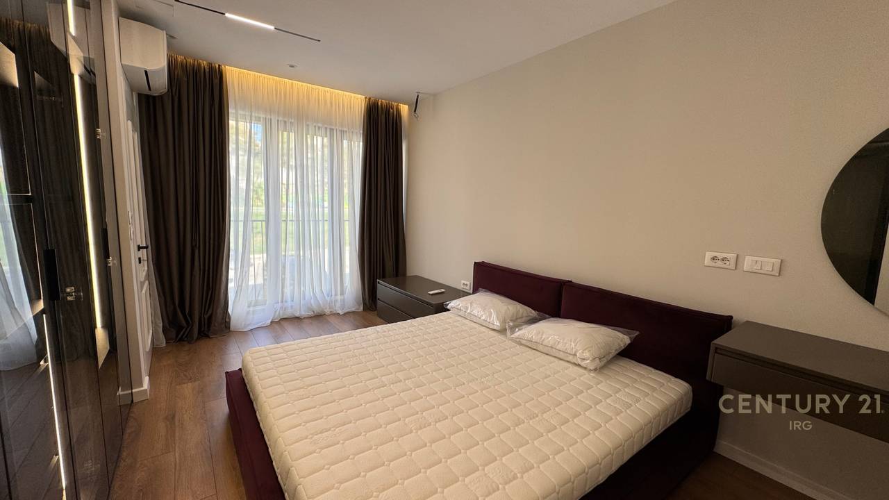 JEPET ME QIRA DUPLEKS ME POST PARKIMI TEK KODRA E DIELLIT  !