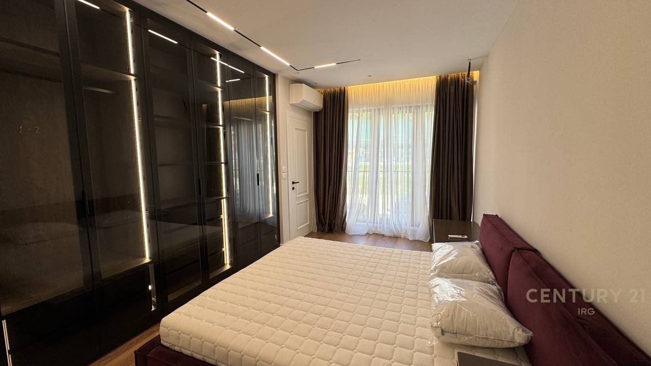 JEPET ME QIRA DUPLEKS ME POST PARKIMI TEK KODRA E DIELLIT  !