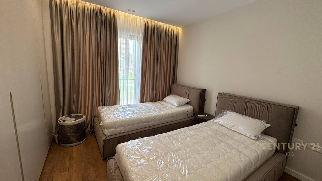 JEPET ME QIRA DUPLEKS ME POST PARKIMI TEK KODRA E DIELLIT  !