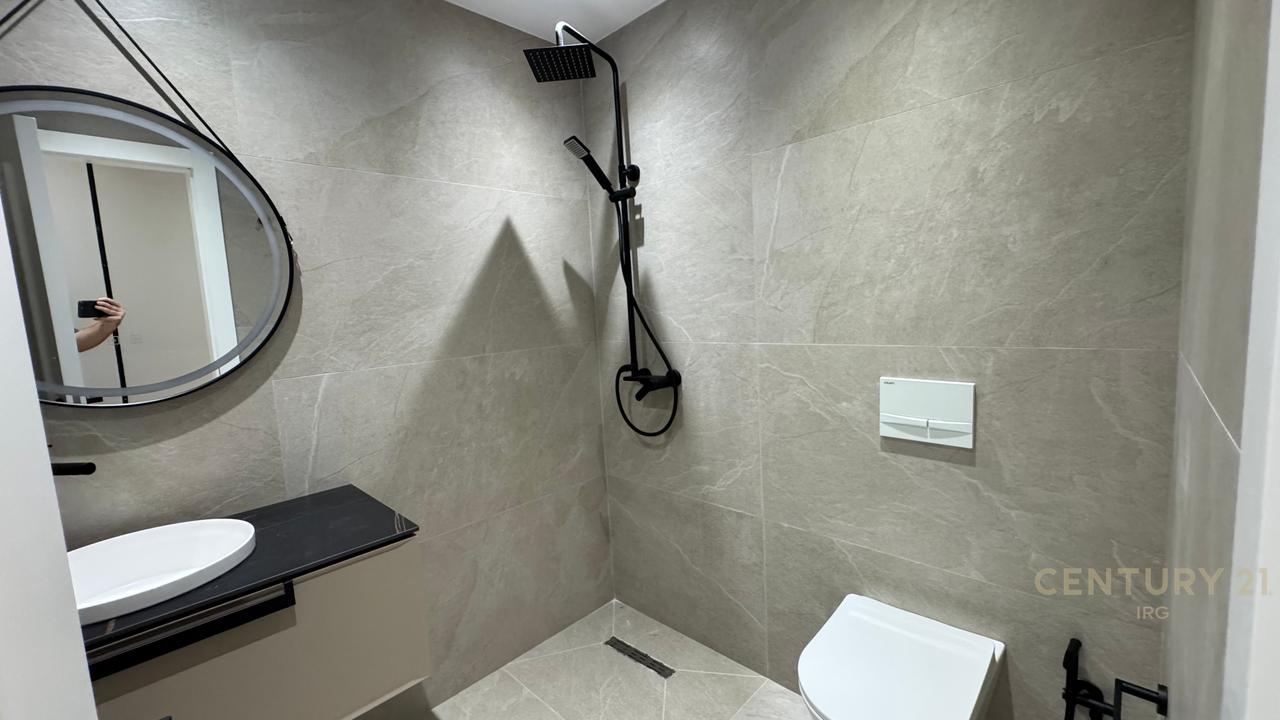 JEPET ME QIRA DUPLEKS ME POST PARKIMI TEK KODRA E DIELLIT  !