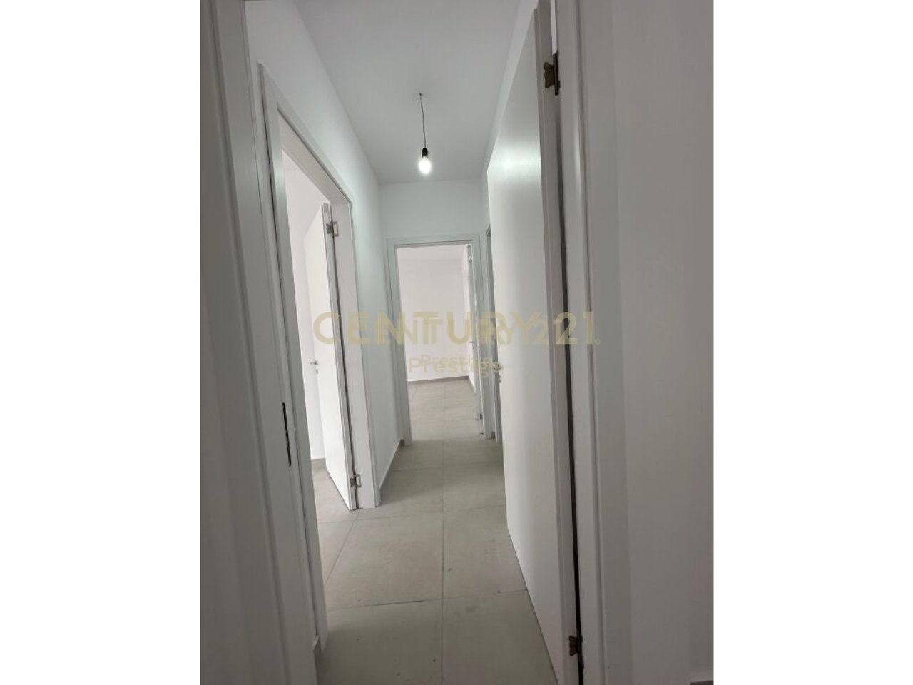 AMBIENT ZYRE +POST PARKIMI ME QIRA TEK STACIONI I TRENIT!