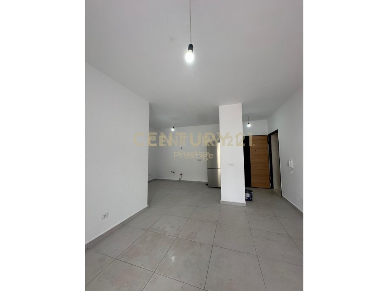 AMBIENT ZYRE +POST PARKIMI ME QIRA TEK STACIONI I TRENIT!