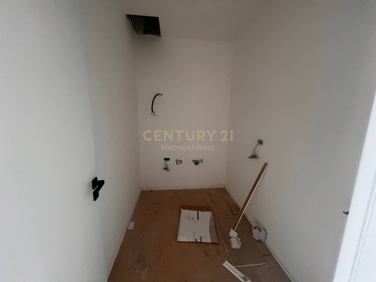 Premises for rent for Clinic, Golden Gate