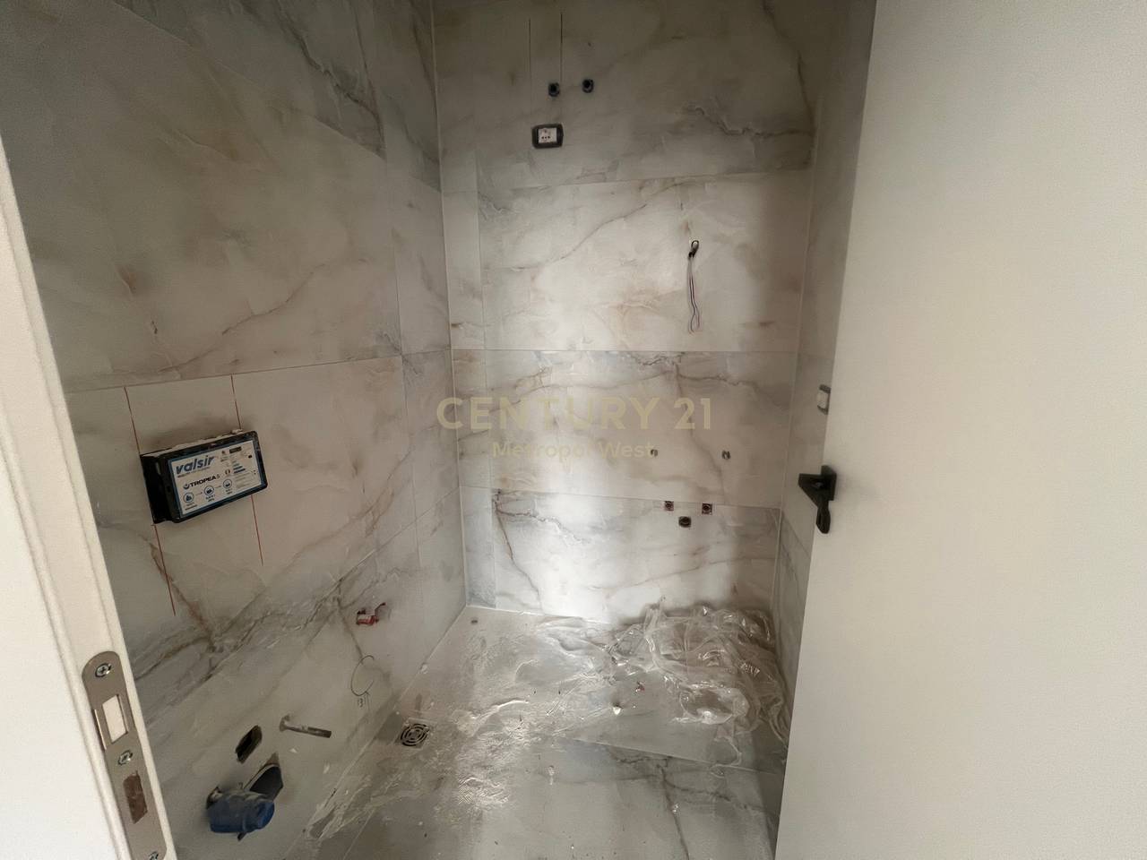 Premises for rent for Clinic, Golden Gate